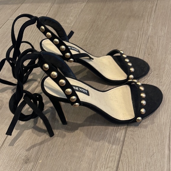 Nine West open toe pumps with tie up straps - Picture 2 of 7